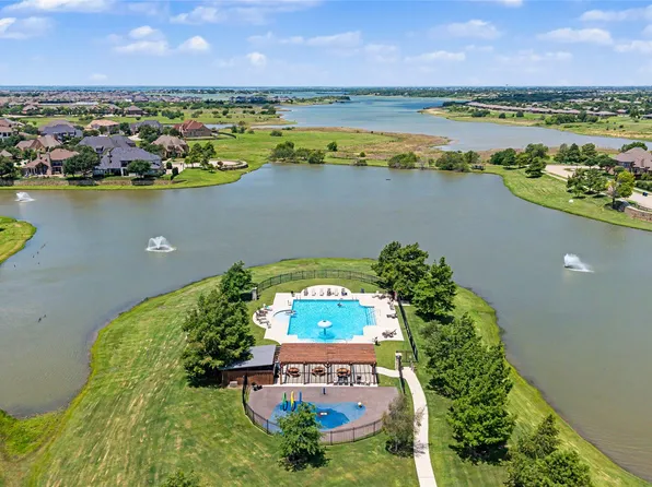 1041 Crystal Lake Dr, Frisco, TX 75036
