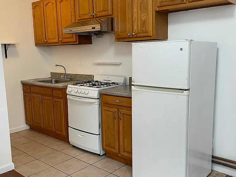 428 Lorimer St #1B — Photo 4