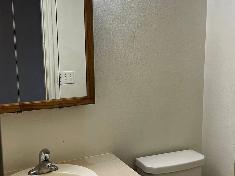 322 E Whitman St — Photo 5