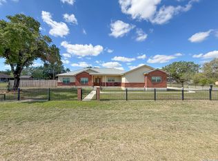 101 8th St, Natalia, TX 78059