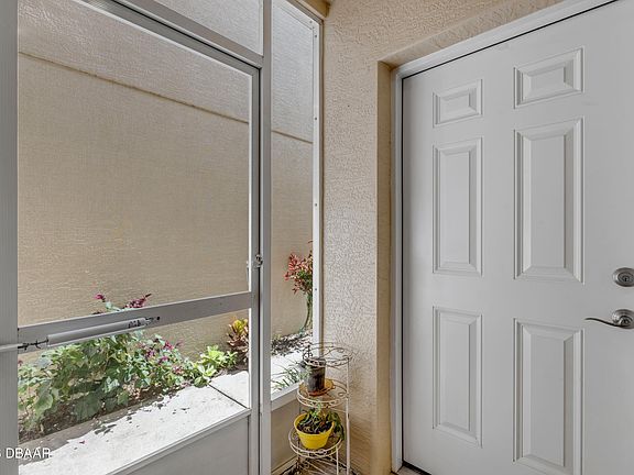3rd image of 2286 Hawks Cove Cir