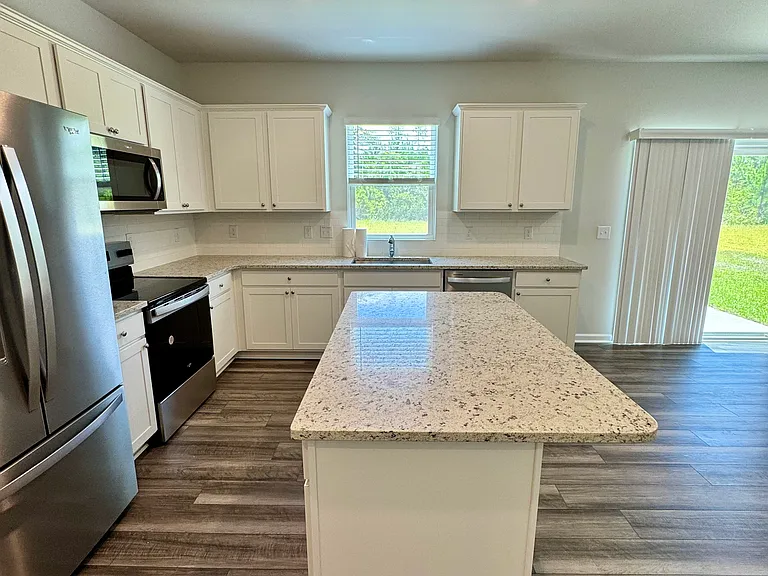 552 Coronado Ave SE — Photo 10