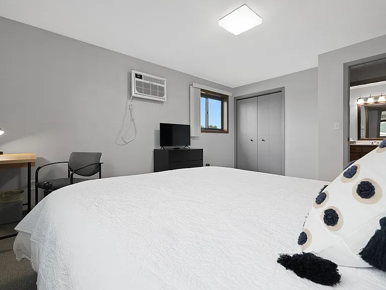 1005 S Lake St #G — Photo 18