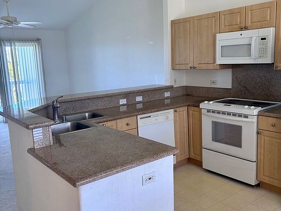 4th image of 75-6009 Alii Dr APT C23