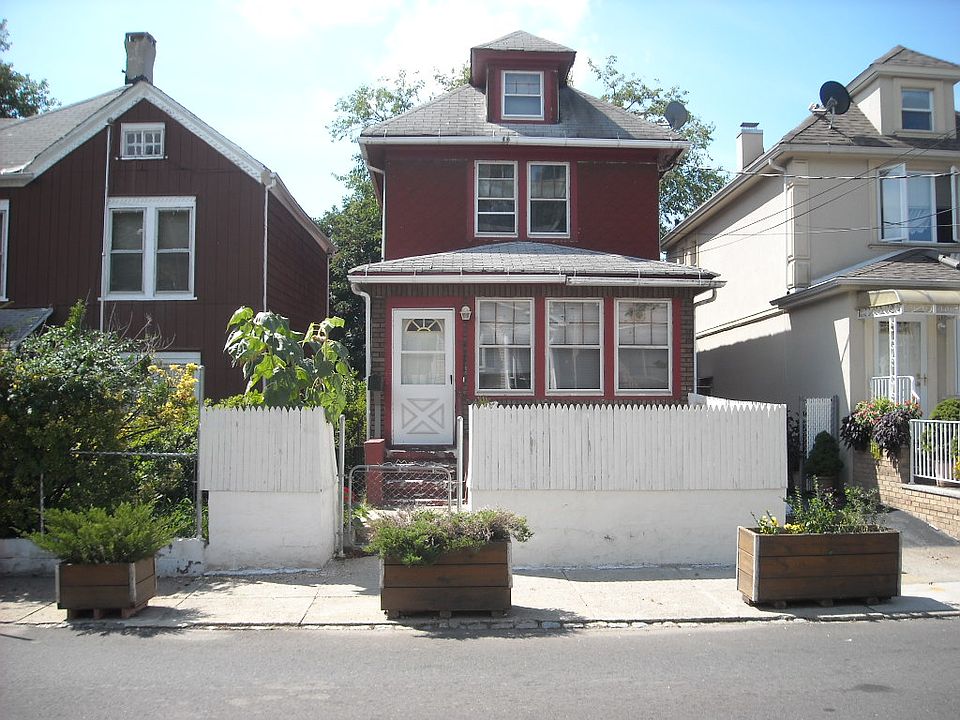 1st image of 108 Abbott St