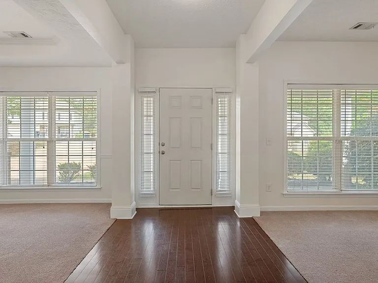 5186 Freedom Ridge Ct — Photo 3