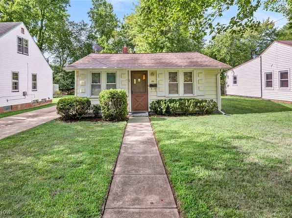 28 Ledgewood Dr, Bedford, OH 44146