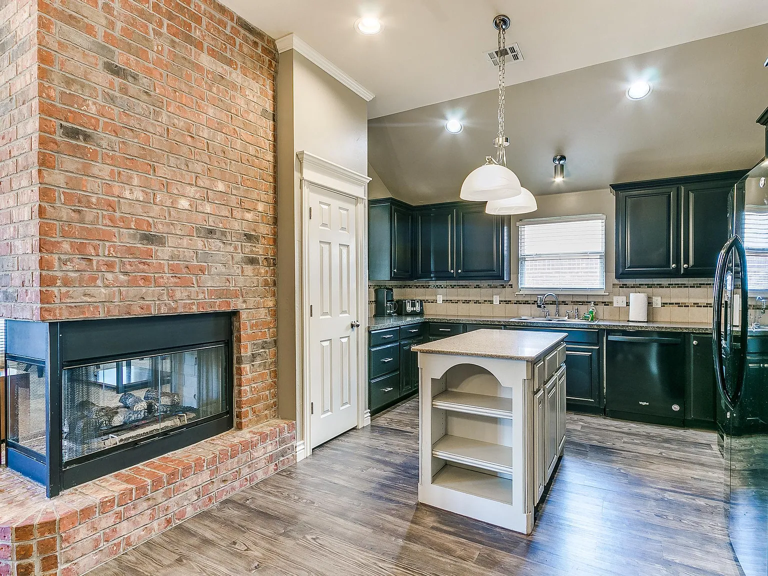 3 bed, 1632 sqft, $4,400 — Photo 4