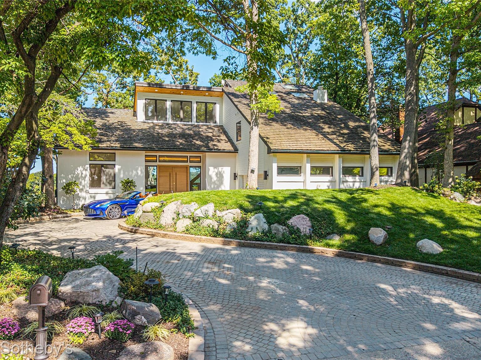 4451 Rolling Pine Dr, West Bloomfield, MI 48323