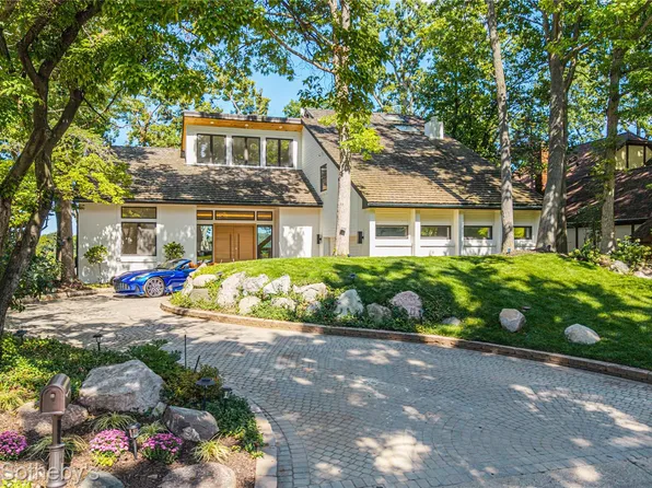 4451 Rolling Pine Dr, West Bloomfield, MI 48323