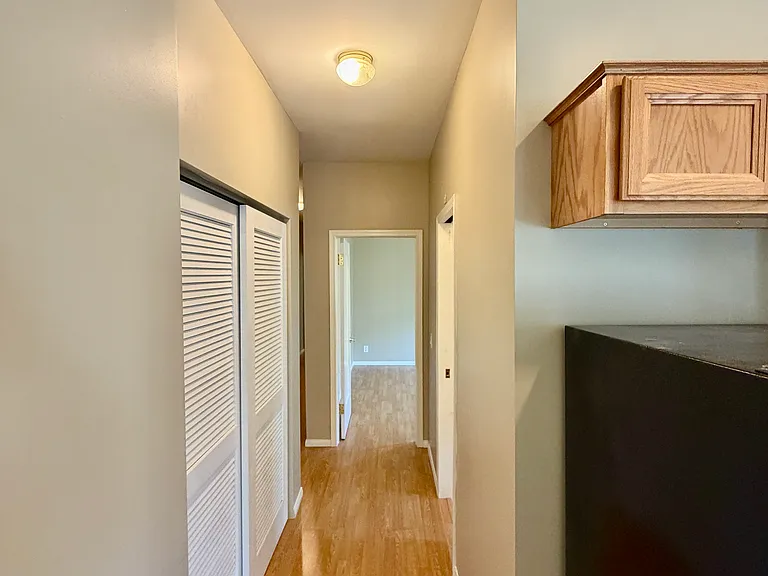 1033 Allen Ave #2 — Photo 9