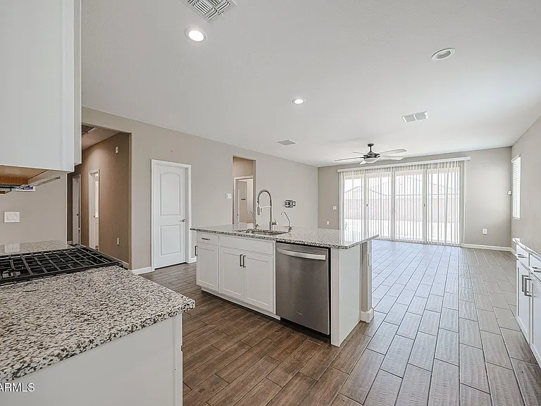 30897 W Catalina Dr — Photo 8