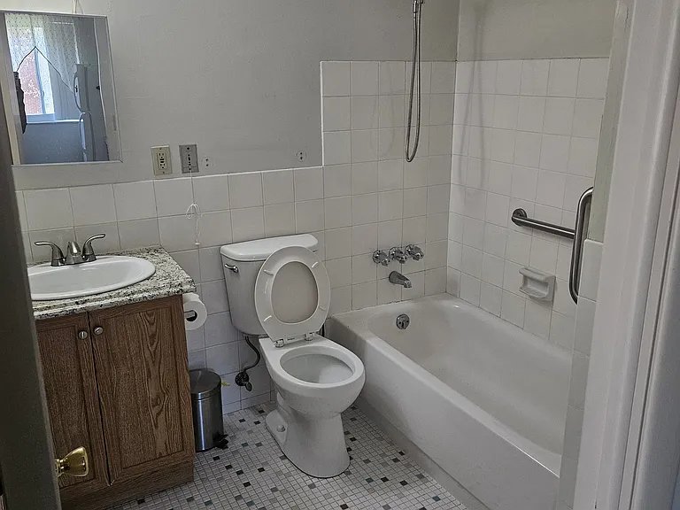 Luther House Apartments — Photo 4