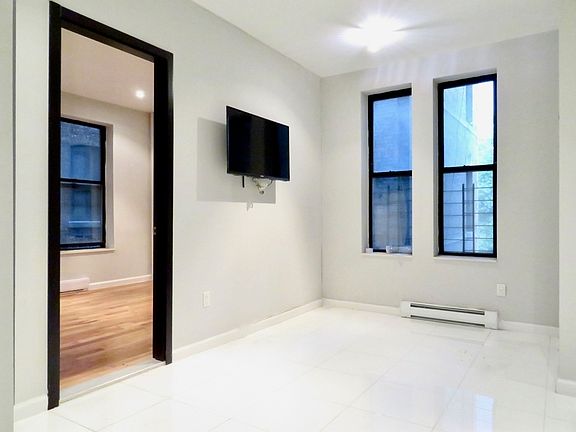 3rd image of 320 Manhattan Ave #405