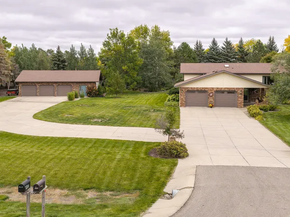 9405 Oak Dr, Bismarck, ND 58503