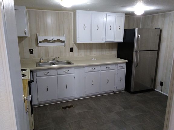 3rd image of 204 Tayes Ave