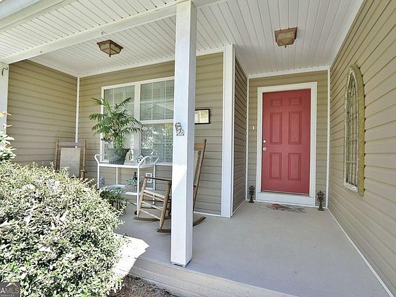 2nd image of 640 Lake Dr