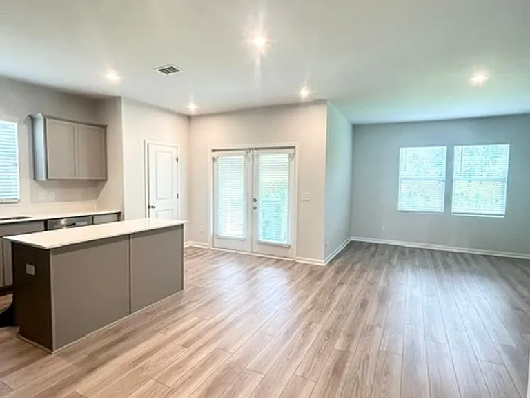 1161 Eagleston Way — Photo 2