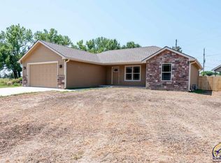 411 NE Aspen Ln, Topeka, KS 66617