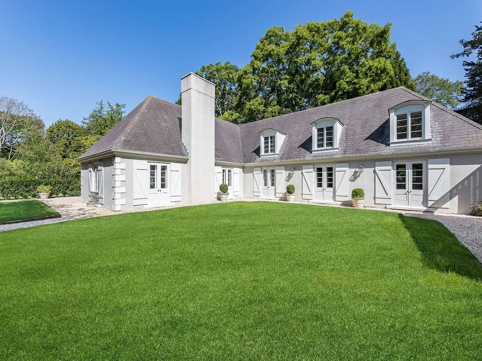 30 Darby Lane- Stunning one-of-a-kind design and renovation — Photo 2