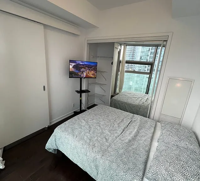 14 York St #2105A — Photo 2
