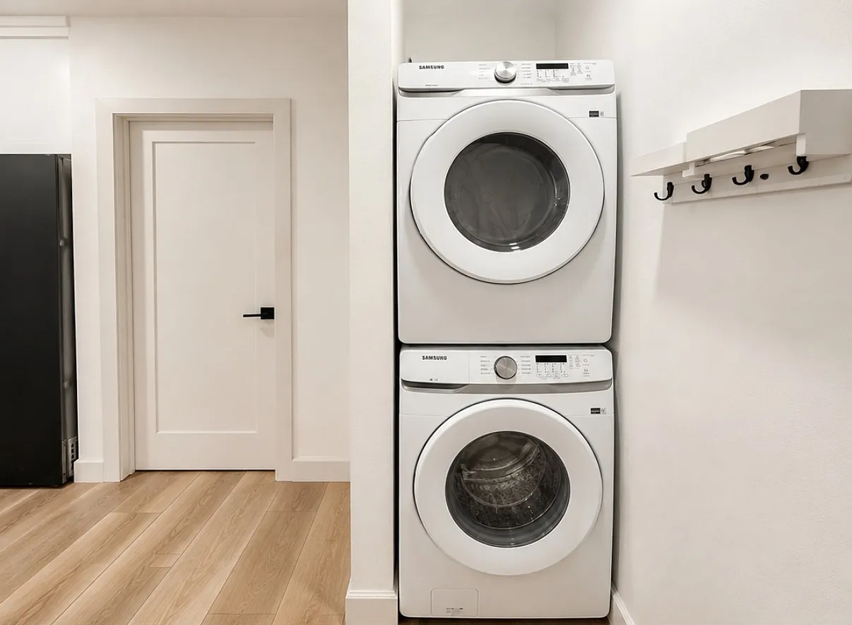 2 bed, 640 sqft, $3,000 — Photo 4