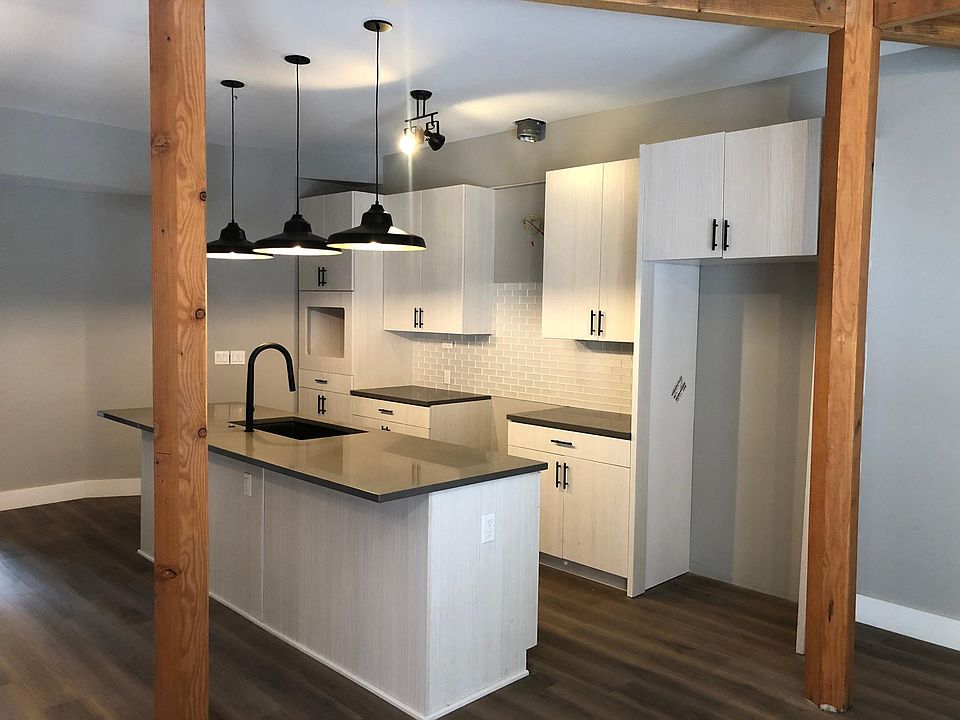 1st image of 958 Lincoln St #205