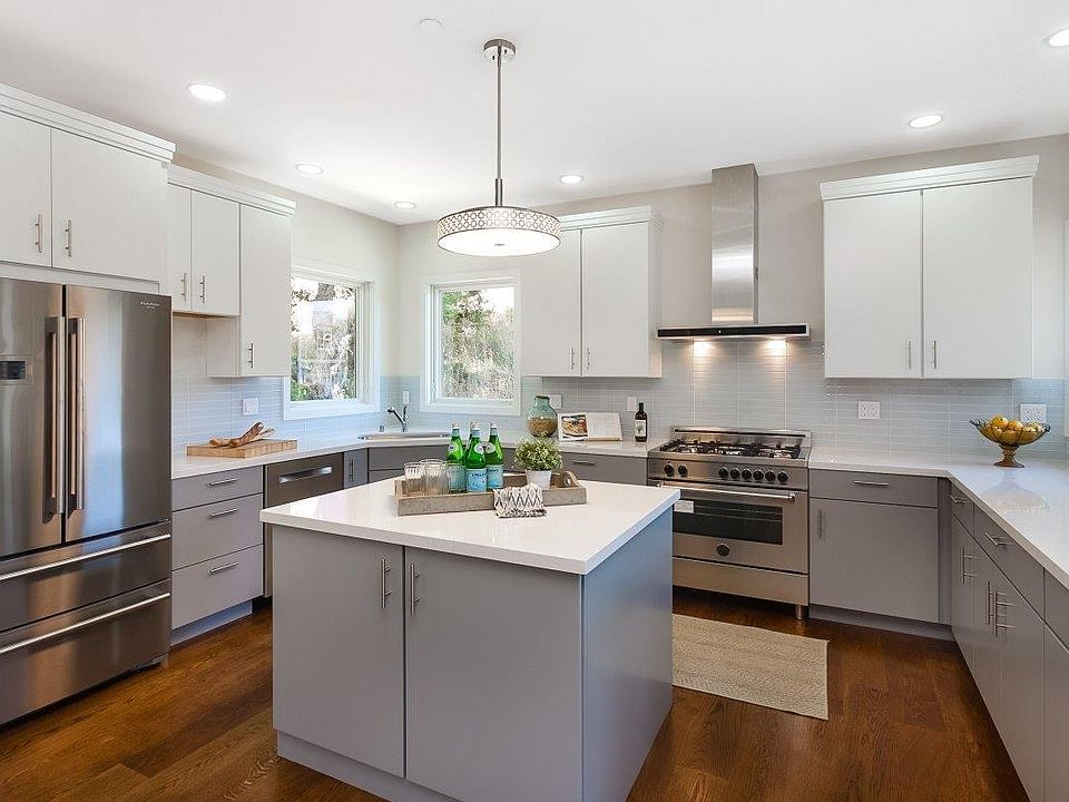 1st image of 3 Arrowood Ln