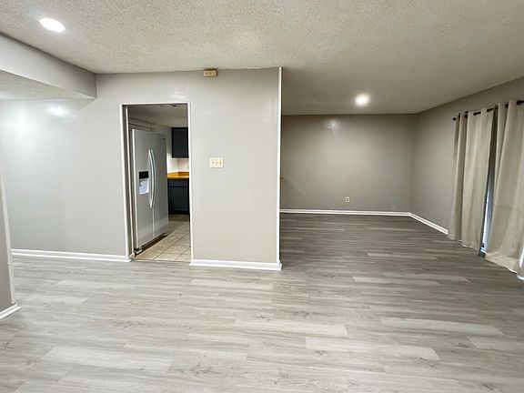 4th image of 1307 Baytree Dr APT D