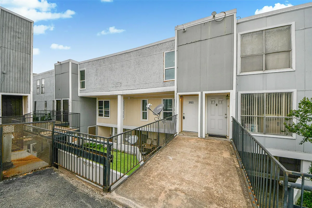 Building Photo - 781 Country Place Dr #2021