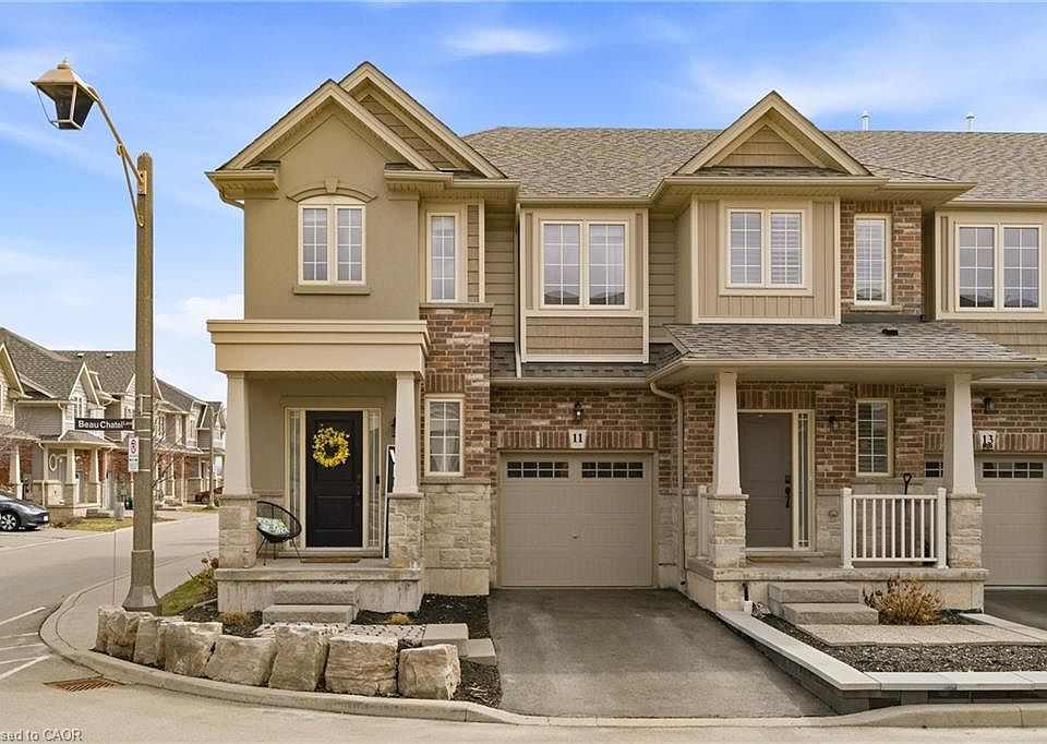 1st image of 11 Beau Chatel Ln