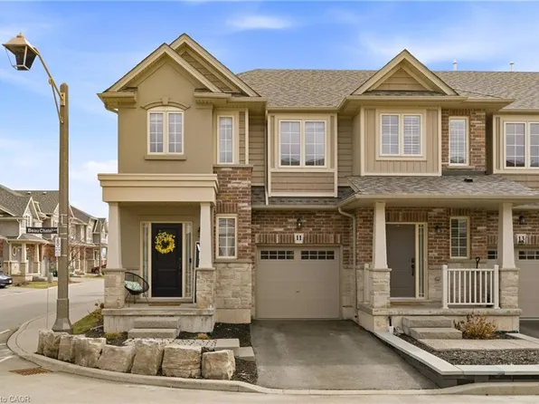 11 Beau Chatel Ln, Grimsby, ON L3M 0H4