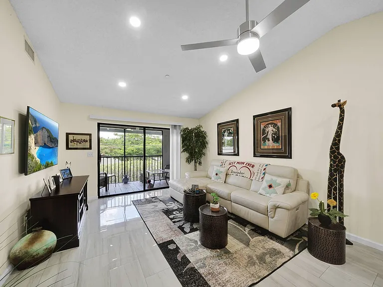 15011 Ashland Cir #23 — Photo 1