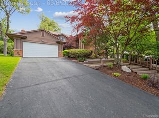 4677 Rolling Ridge Rd, West Bloomfield, MI 48323
