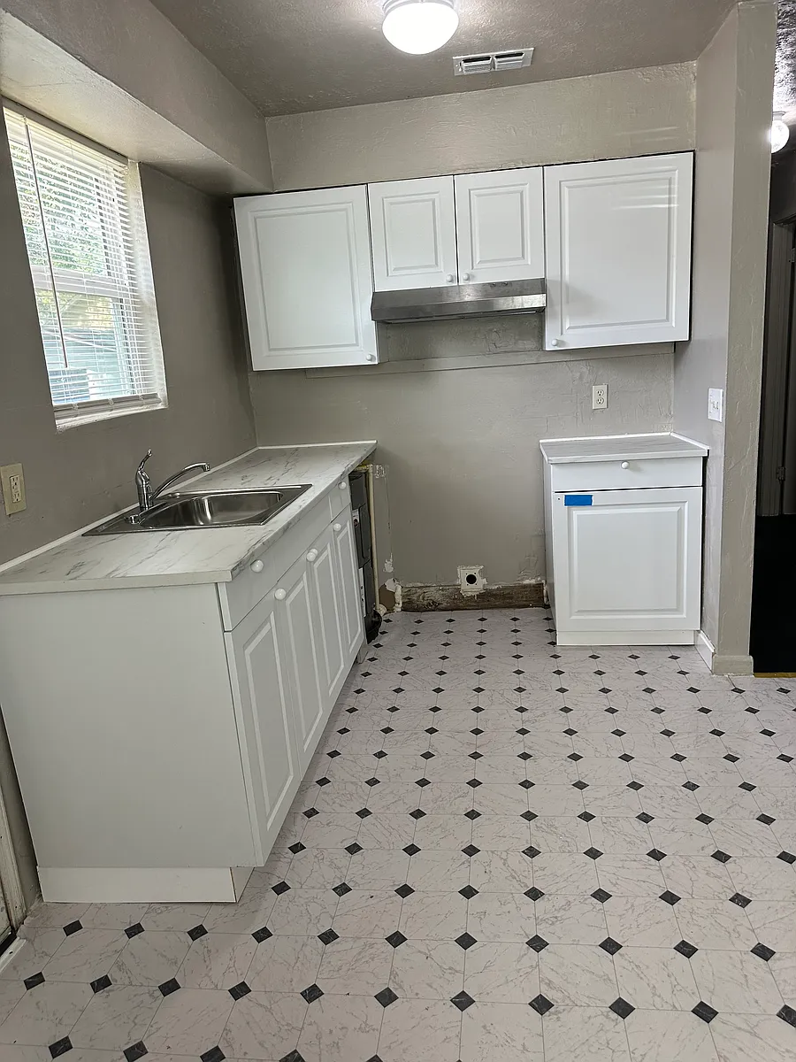 Kitchen - 2247 W 10th St