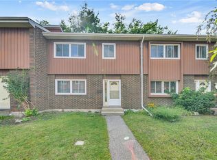 Village On The Green, Waterloo, ON N2J 4J1