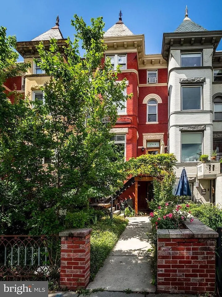 1207 Kenyon St NW — Photo 1