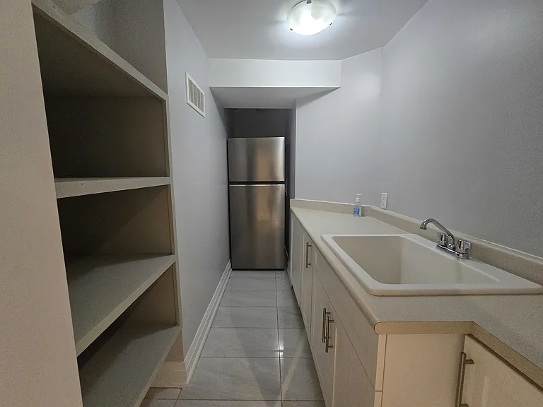66 Greenfield Dr #BASEMENT — Photo 10