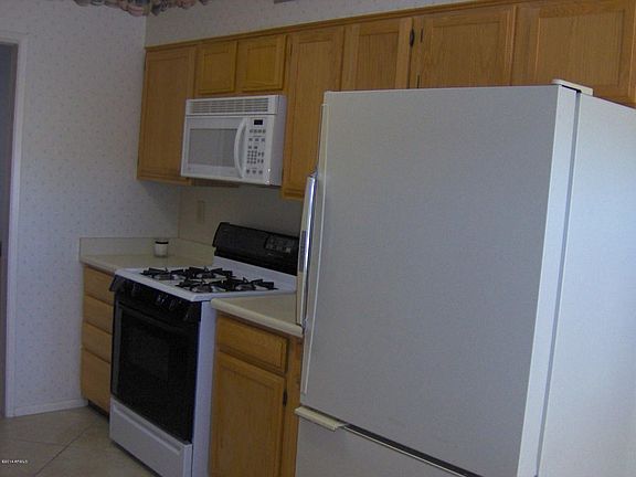 3rd image of 10756 W Saratoga Cir
