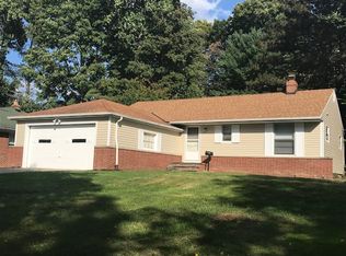 1107 Blanchester Rd, Lyndhurst, OH 44124