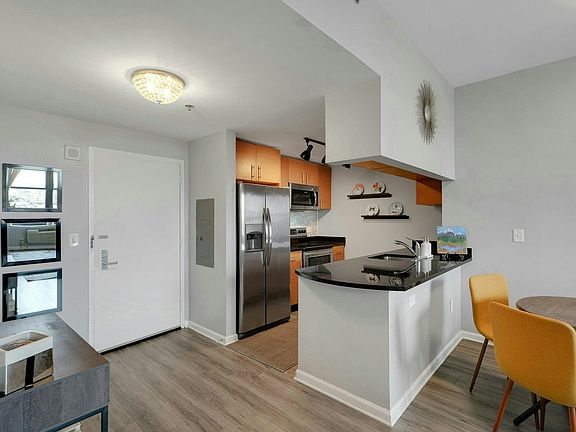 2nd image of 102 Christopher Columbus Dr APT 803
