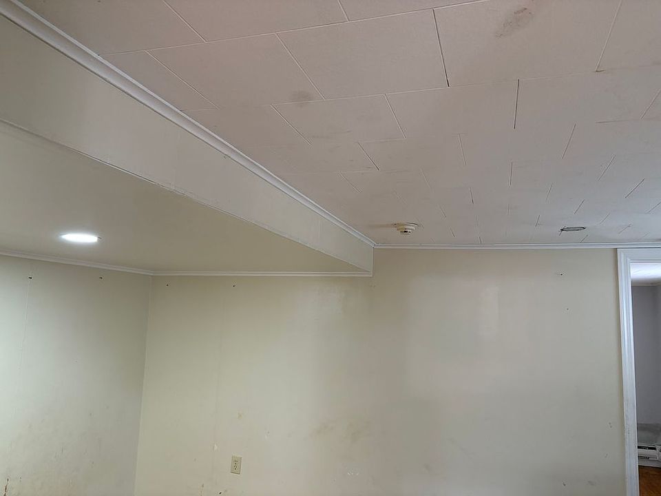 2nd image of 176 N Main St #4