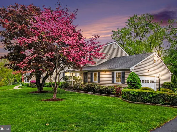 917 Cedar Grove Rd, Broomall, PA 19008