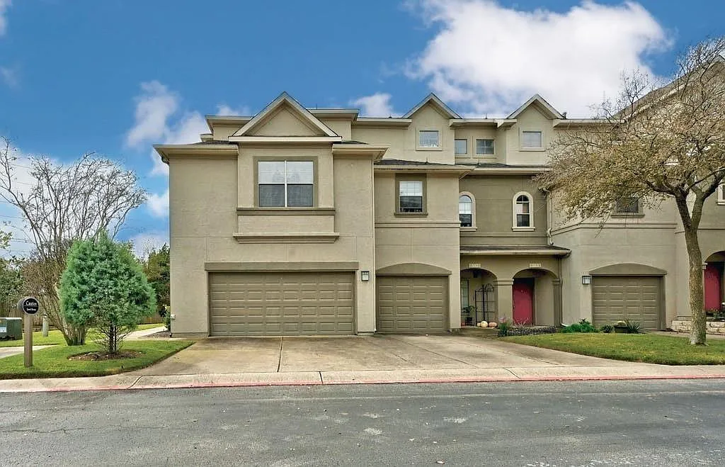 3 bed, 3.0 bath, 1730 sqft, $2,395 — Photo 1