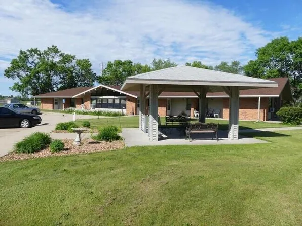 302 S 1st Ave, Woonsocket, SD 57385