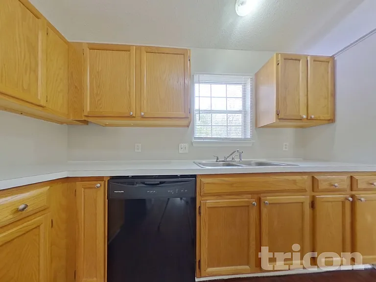 425 Northshore Ct — Photo 6
