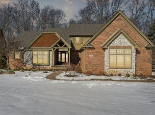 9996 Maple Valley Dr, Clarkston, MI 48348