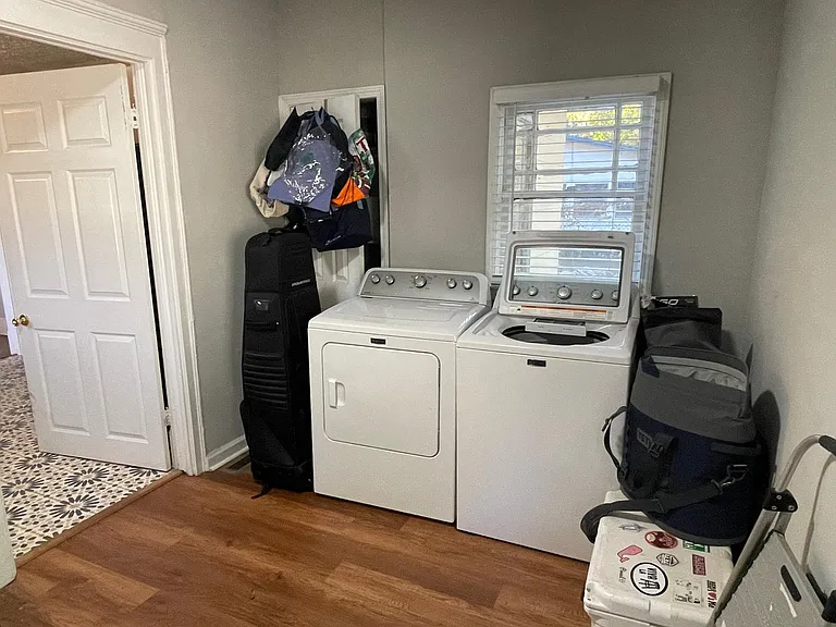 Laundry room w/ storage