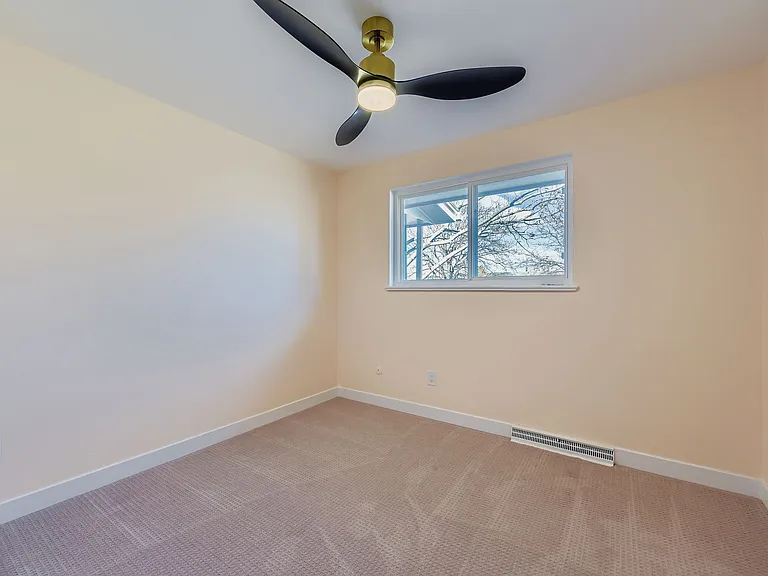 4264 W Radcliff Ave — Photo 24
