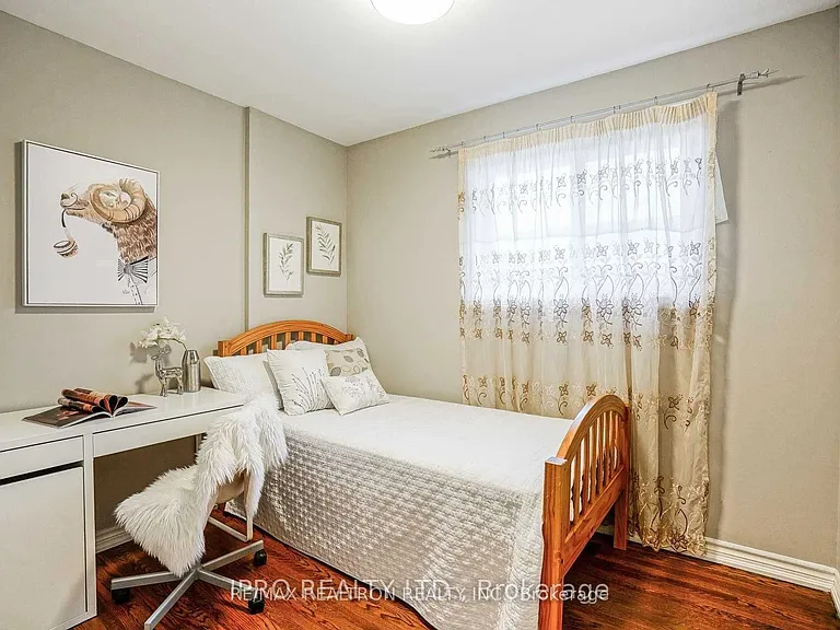 16 Cresthaven Dr — Photo 25